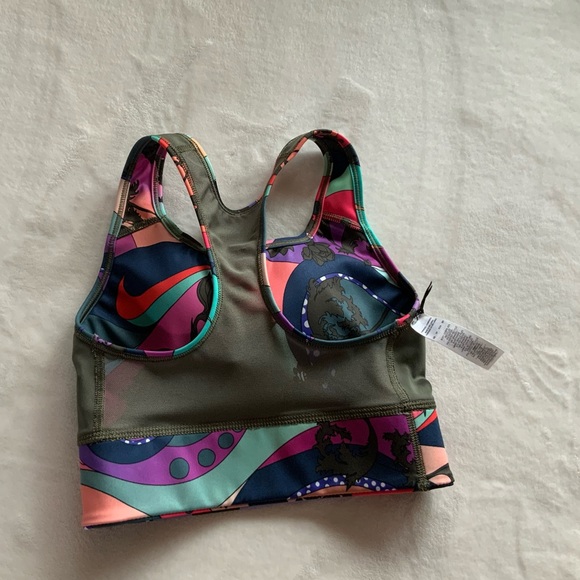 Nike Swoosh Icon Clash Dri-FIT Sports Bra - Picture 8 of 11